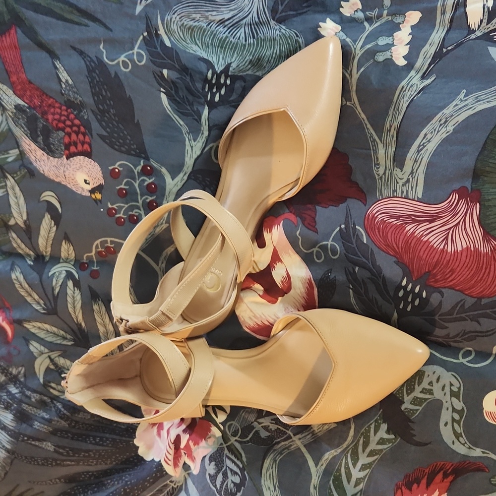 Gianni Bini leather flats